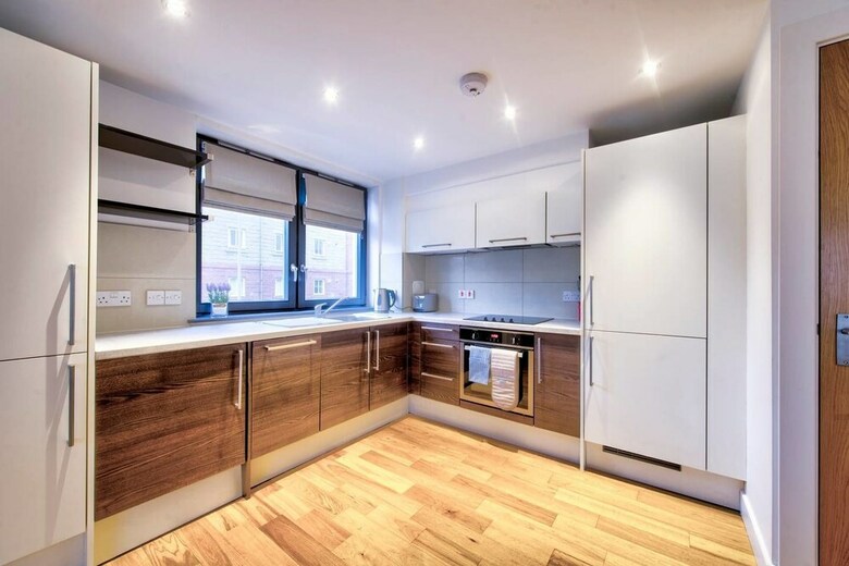 Stylish City Centre Apartment For Two