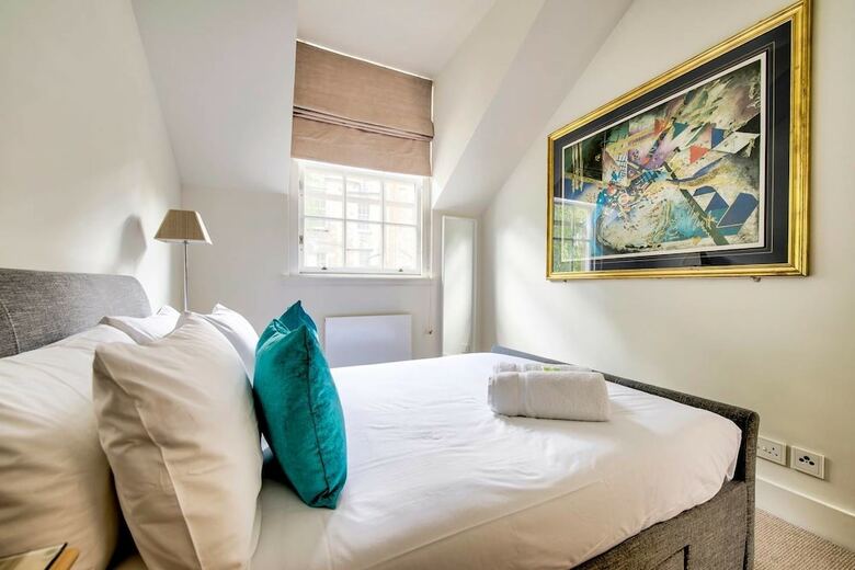 Quiet Mews Apartment In New Town
