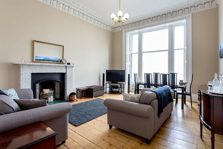 Old Town Stylish Apartment - 5 Mins Walk To Castle