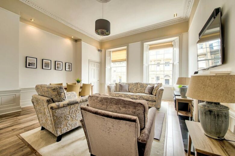 City Centre Georgian Maindoor 2bed/2bath Apartment