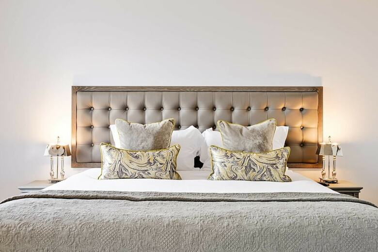 Luxury George Street Apartments: Castle Suite