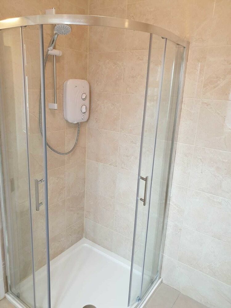 Newly Refurbished 3 Bed House Near City