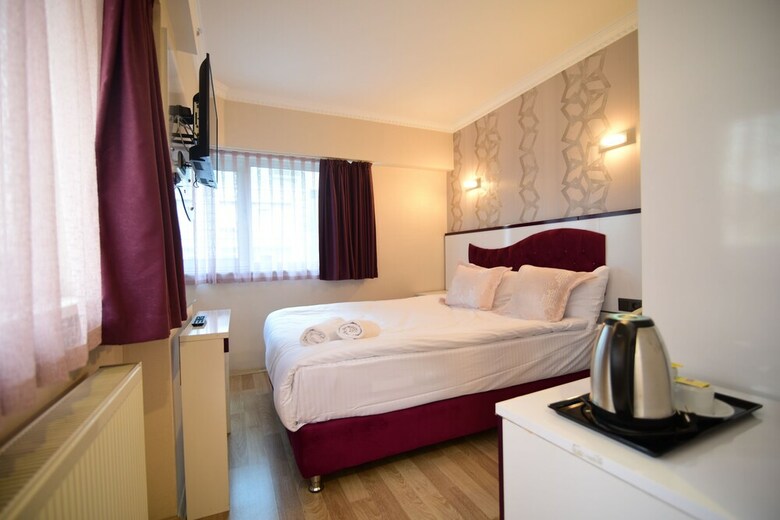 �zdemir Palas Hotel