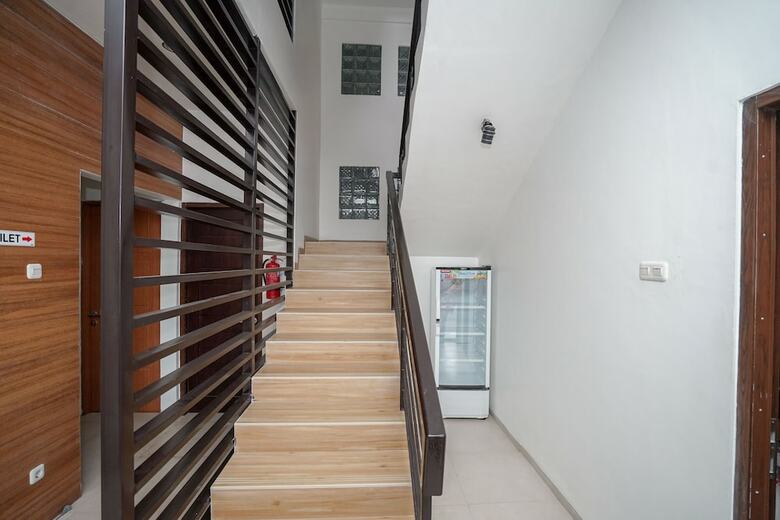 Hostal Oyo 932 Griya Mas Residence Syariah