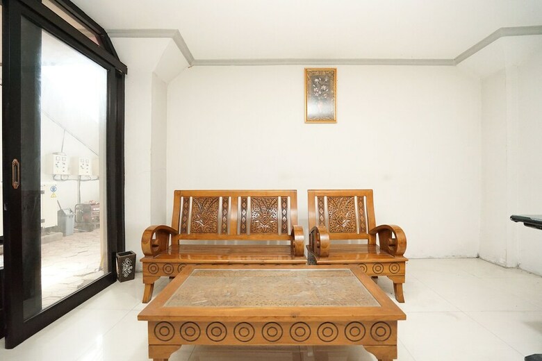 Hotel Oyo 720 Griya Nina Syariah