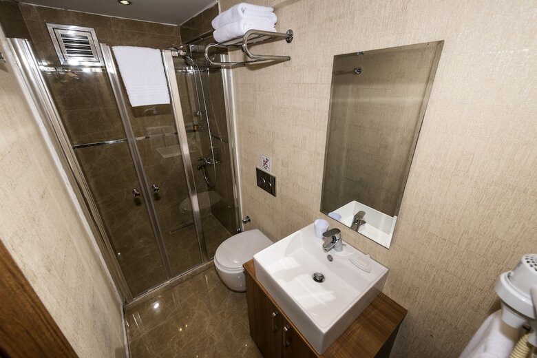B Guest Hotel