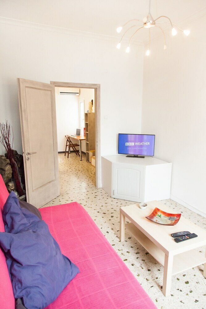Beautiful Apartment Near Keramikossubway