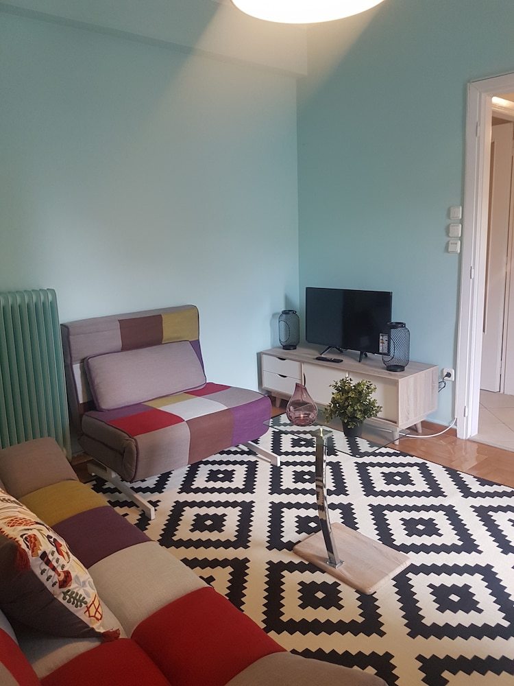 Ambelokipi. Spacious Sunny Apartment