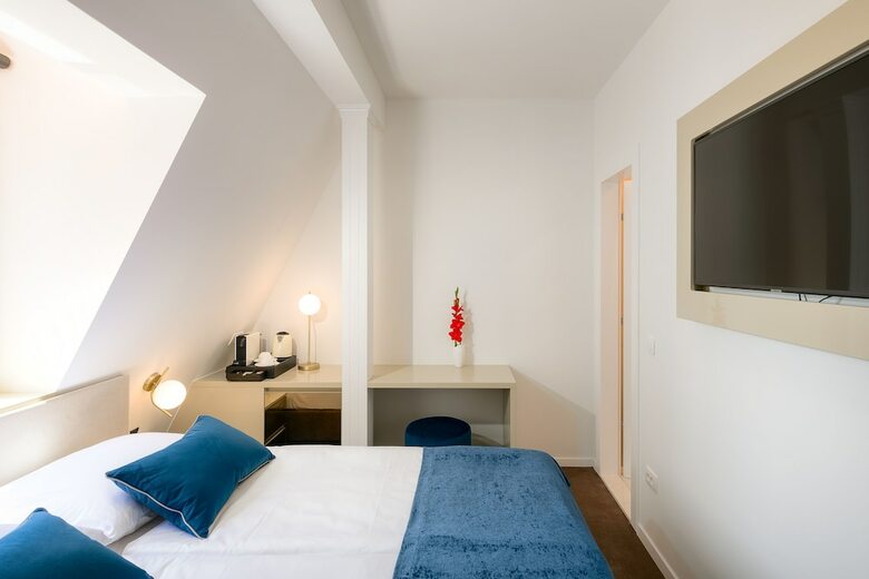 Bed & Breakfast Flos Luxury Rooms
