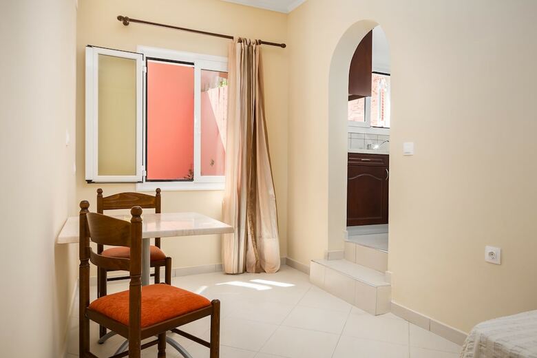 Fouxia Apartments And Studios