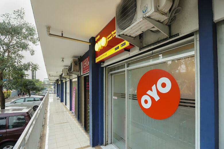 Oyo 909 Lauv Room Grand Centerpoint