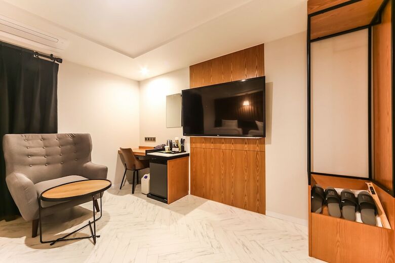 Gray 191 Hotel