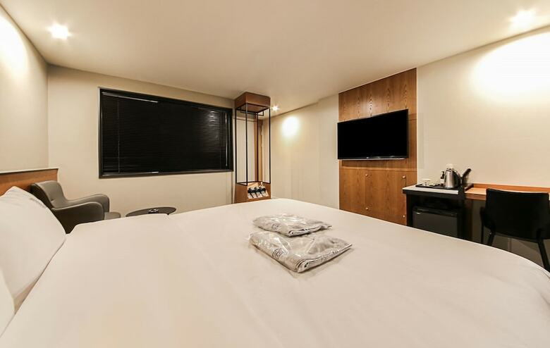 Gray 191 Hotel