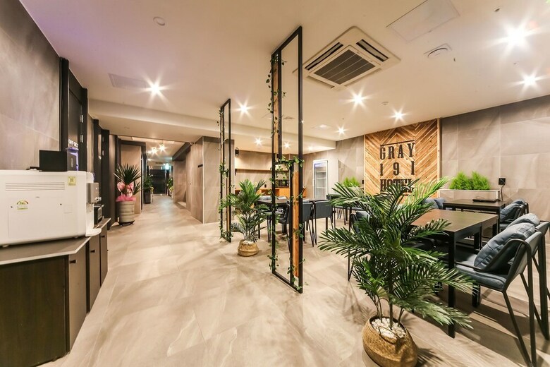 Gray 191 Hotel