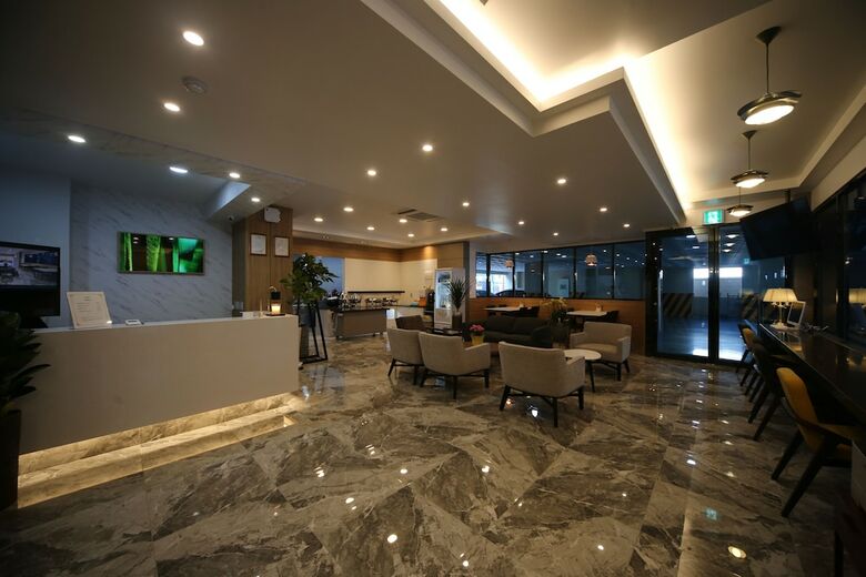 Hotel J's