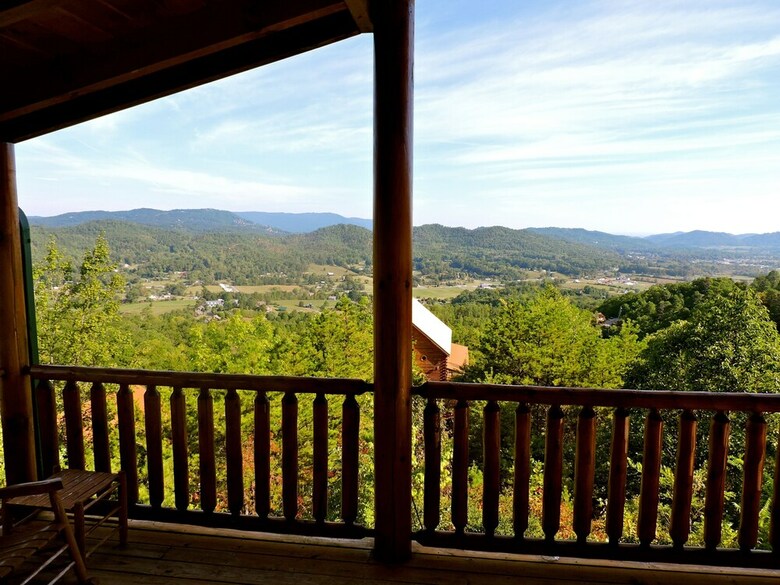Million Dollar View - Four Bedroom Cabin