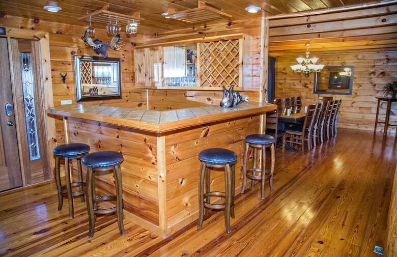 Wolfsong Lodge - Five Bedroom Cabin