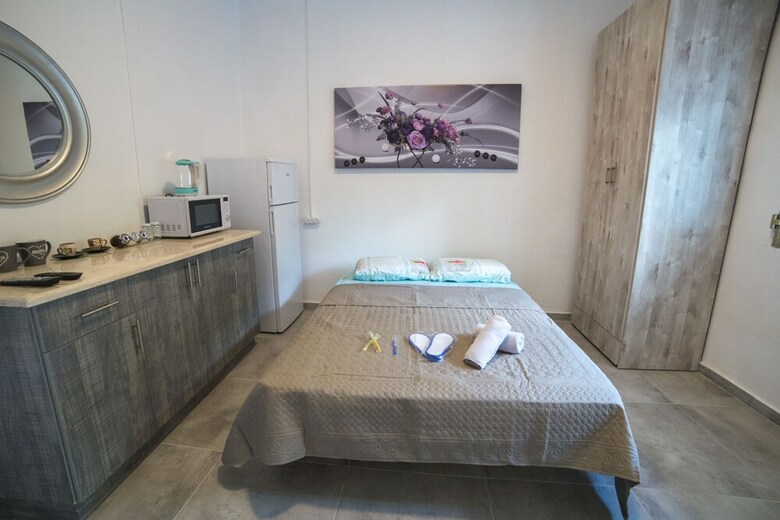 Rooms At R&a Apartment