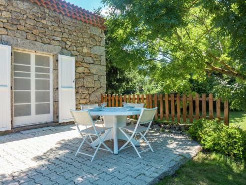 Entre Rivi�re Et For�t En Auvergne