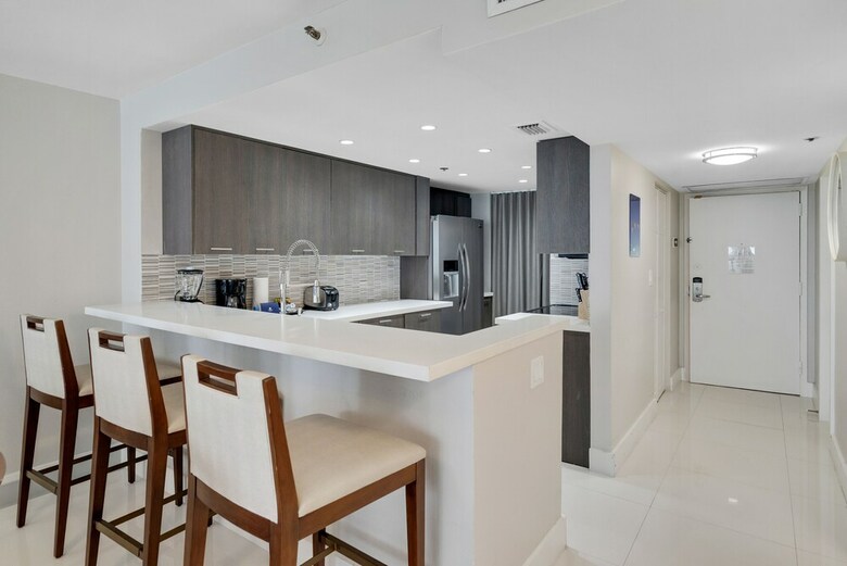 The Grand Condos By Edgewater One Ir