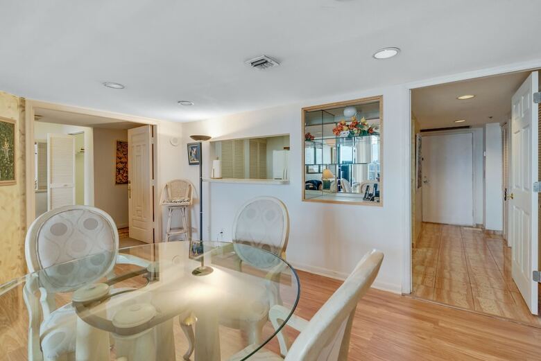The Grand Condos By Edgewater One Ir