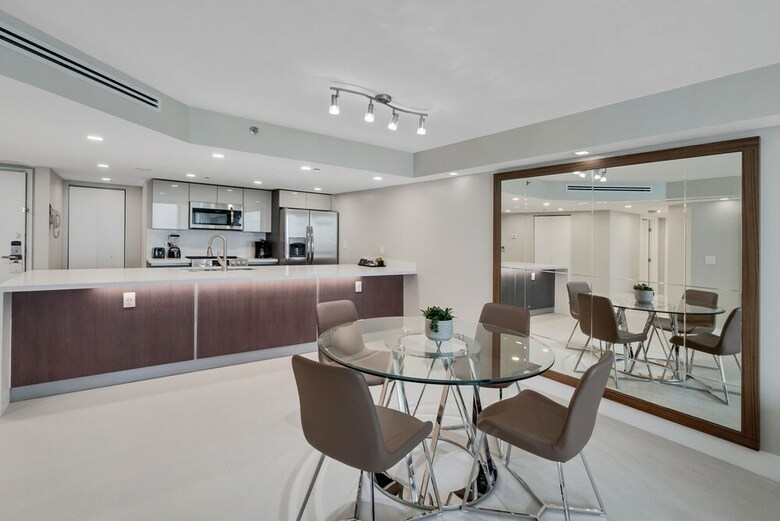 The Grand Condos By Edgewater One Ir