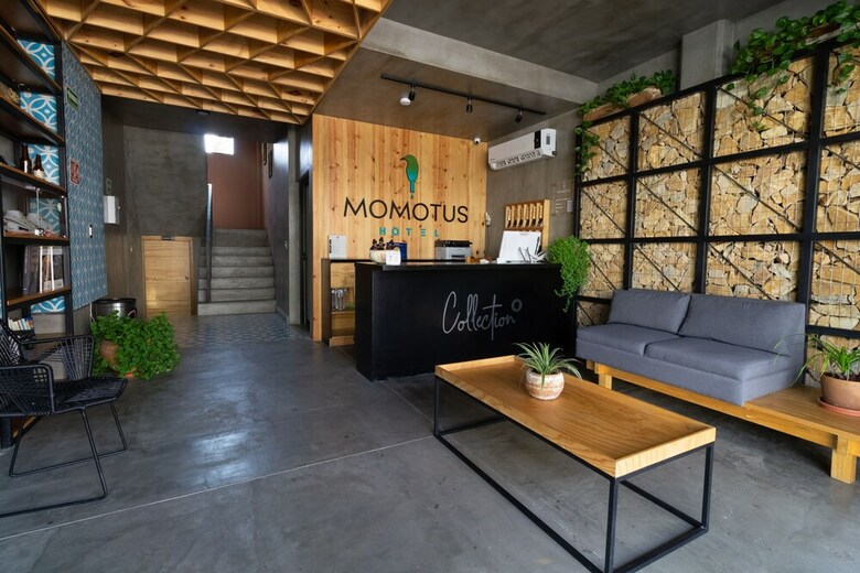 Momotus Hotel