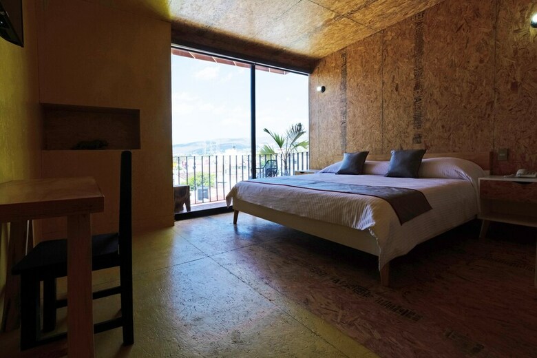 Momotus Hotel