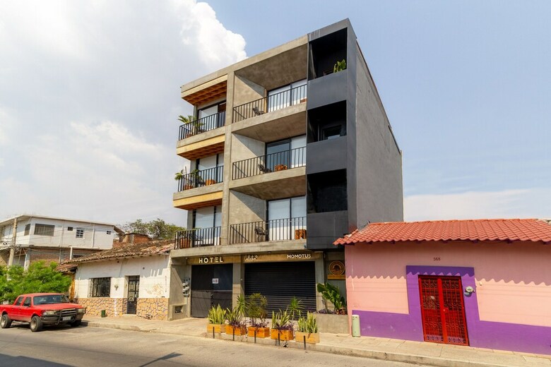 Momotus Hotel