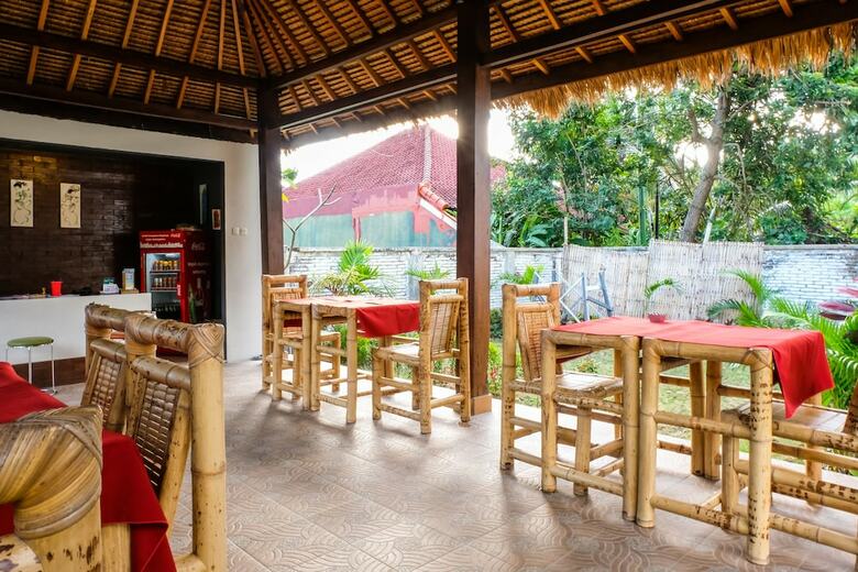 Hotel Oyo 992 Semilir Senggigi Inn
