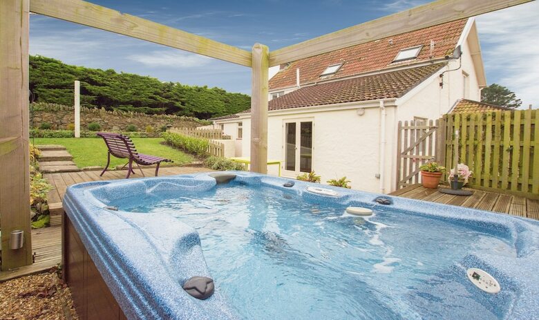Bridge Cottage Croyde 3/4 Bed Sleeps 8 Hot Tub
