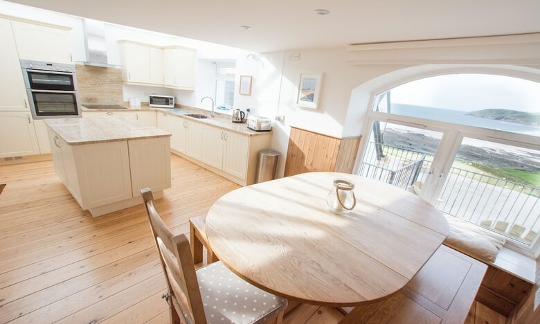 Stables Croyde 4 Bedrooms / Sleeps 8 Sea & Beach Views