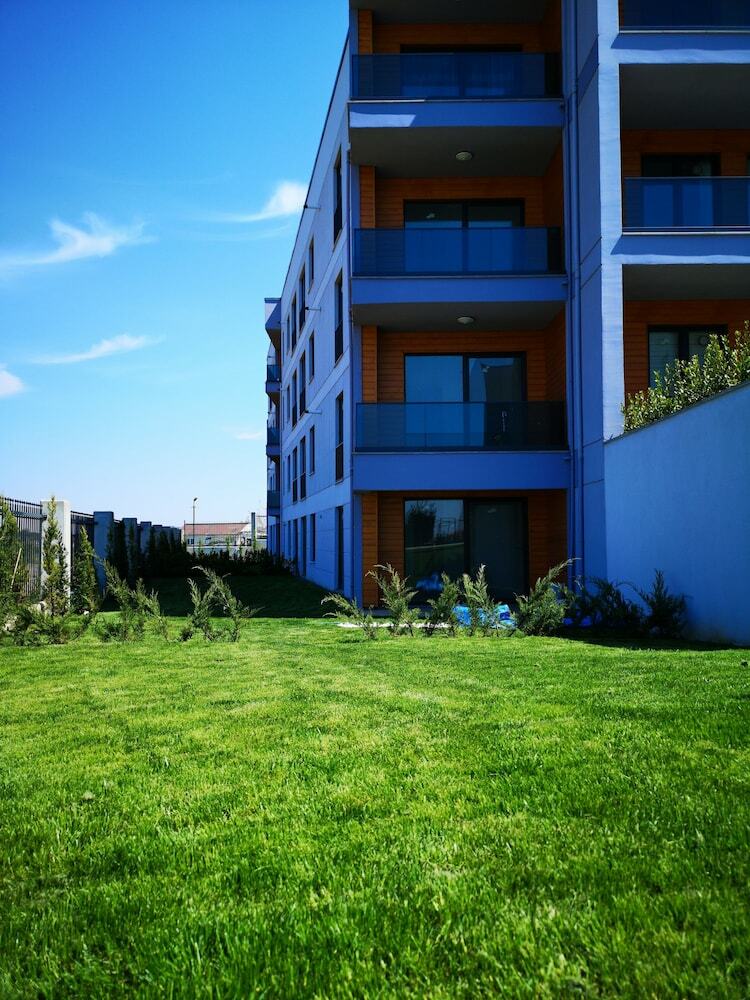 Green Hills Suites