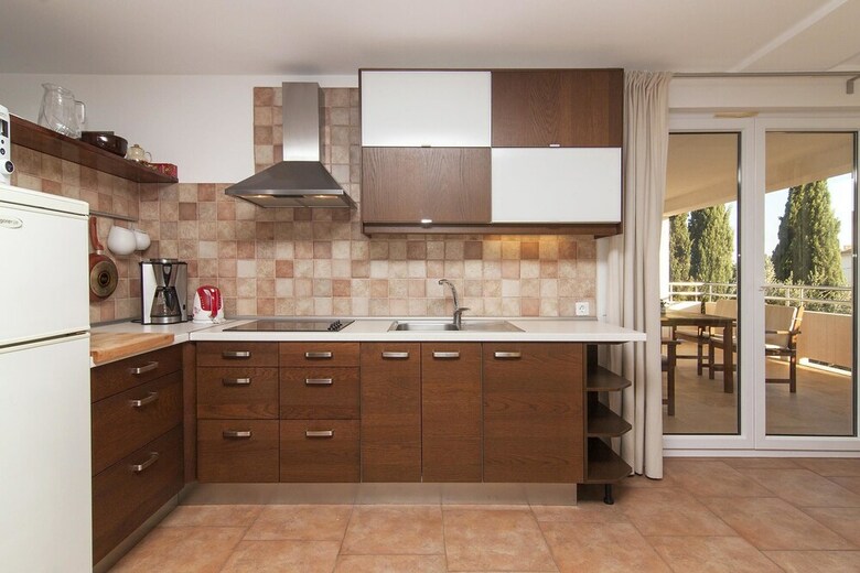 Apartments Levan Ceja