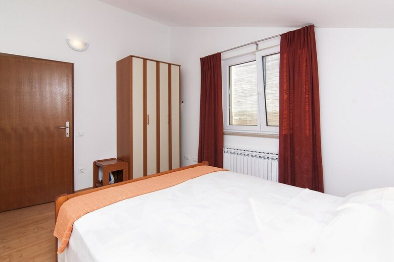 Apartments Levan Ceja
