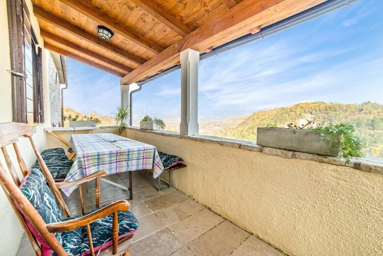 Apartamentos App And Rooms Nela Hum