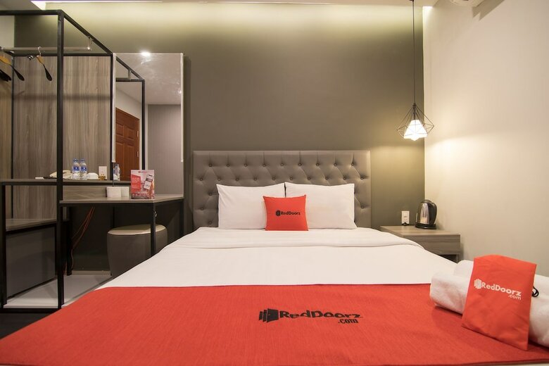 Hotel Reddoorz Plus Near Saigon Centre