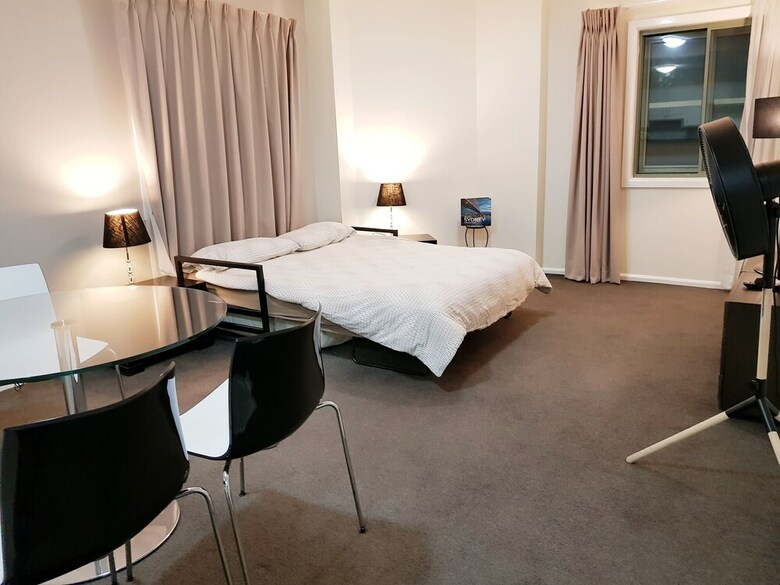 Darling Harbour Modern 1 Bedroom Apartment