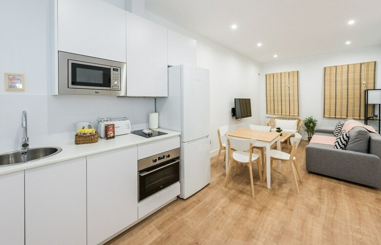 Apartamentos La Casa Del Mes�n de Paredes