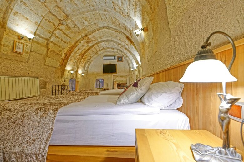 Hotel La Casa Cave