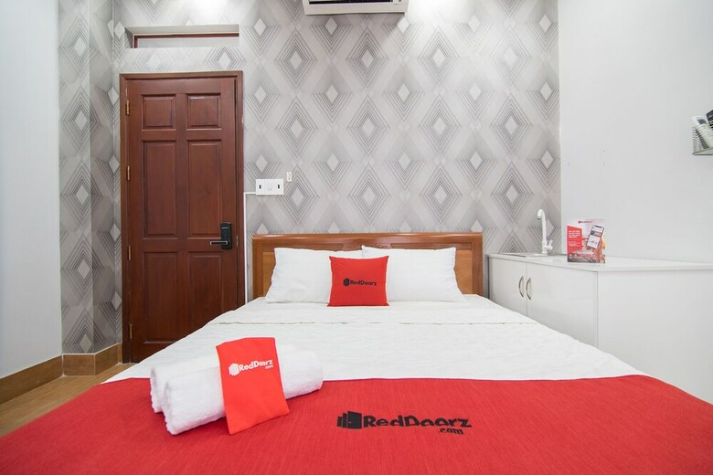 Hotel Reddoorz Plus @ Huynh Tan Phat