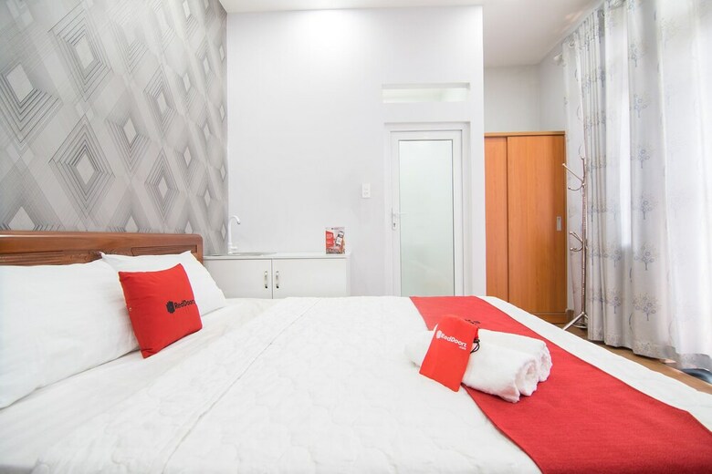 Hotel Reddoorz Plus @ Huynh Tan Phat