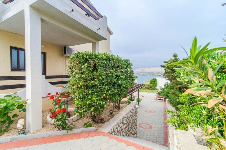 Apartments Valenti? 1304 Pag