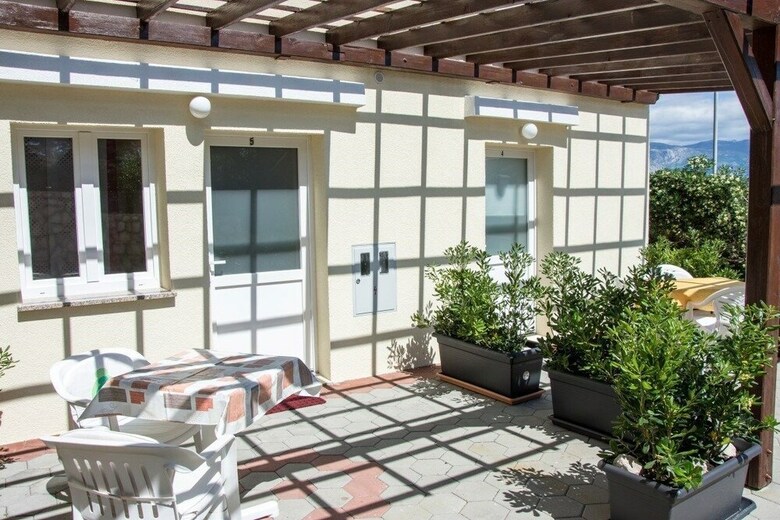 Apartments Valenti? 1304 Pag