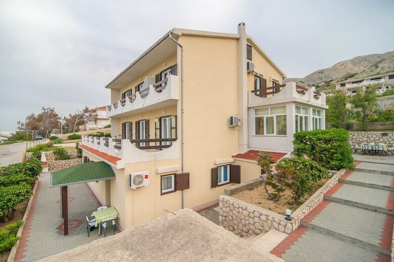Apartments Valenti? 1304 Pag