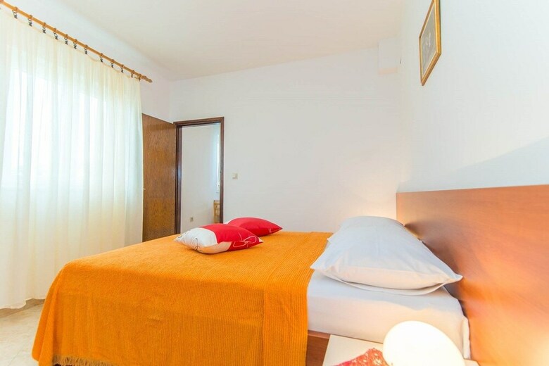 Apartments Valenti? 1304 Pag