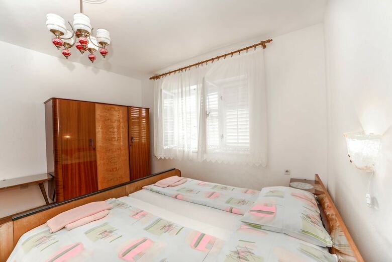 Apartments Jasko / Three Bedroom Jasko 1