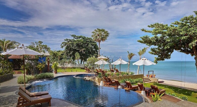 Hotel Khanom Beach Resort & Spa
