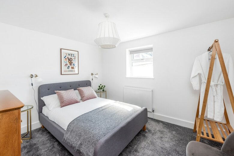 Stylish Apartment In Leafy Central Neighbourhood
