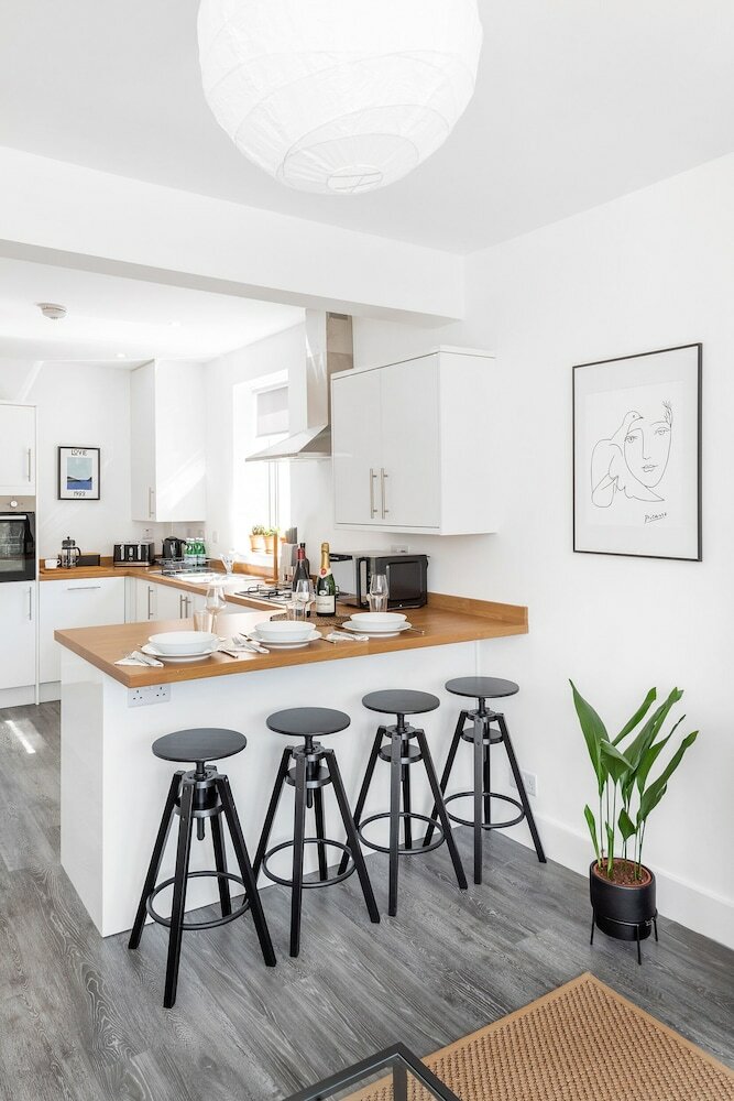 Stylish Apartment In Leafy Central Neighbourhood
